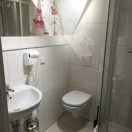 בית הארחה Elli Kroessner