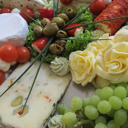 Elli Kroessner בית הארחה 2*